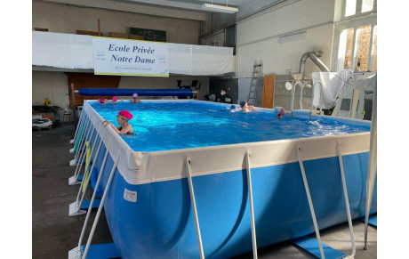 Une piscine à l'école...